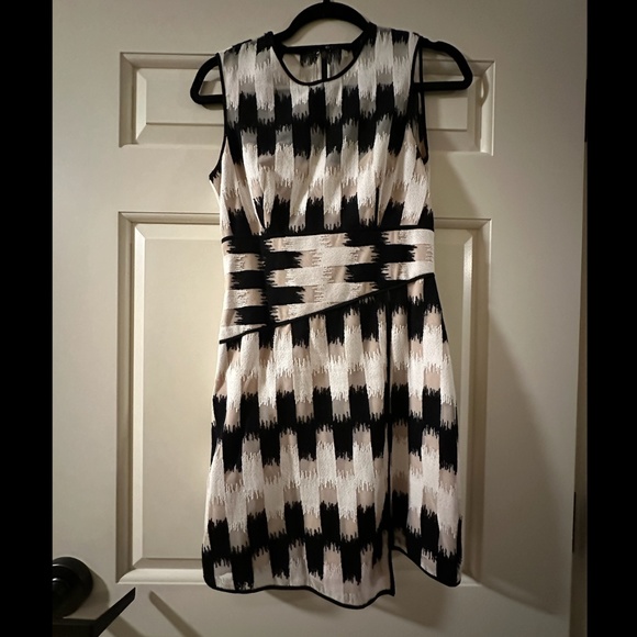 BCBGMaxAzria Black and White patterned Minidress in size 2 (Like New!) - Picture 1 of 8
